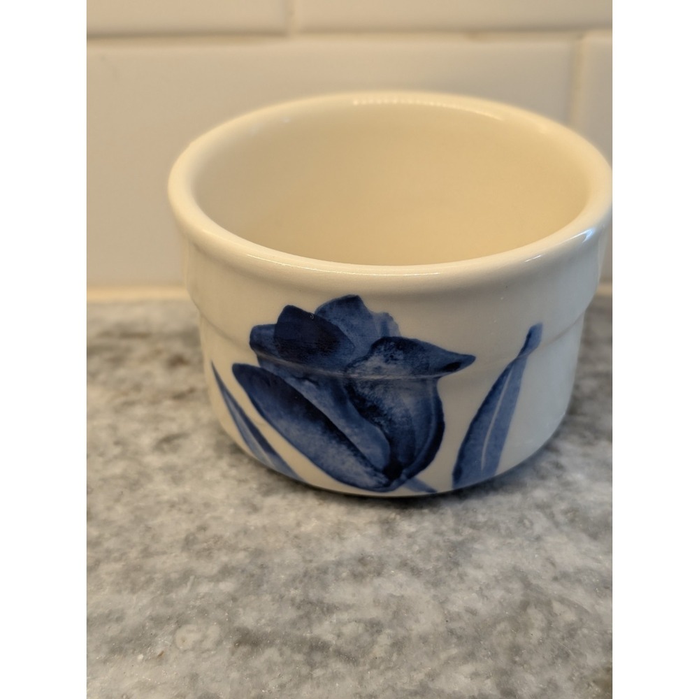 Hartstone Pottery Blue Flower Ramiken 2.5inx4in
